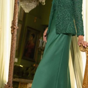 Ensamble corte A aplicación pecho falda lisa