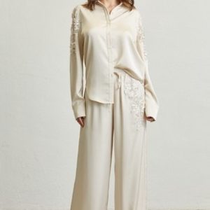 Set con perlas bordadas