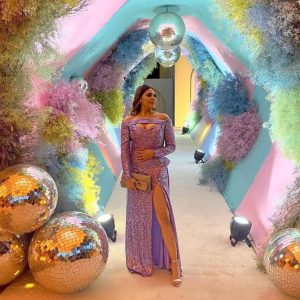 Off shoulder lentejuela manga